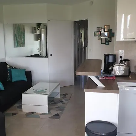 Garden And Sea View דירה